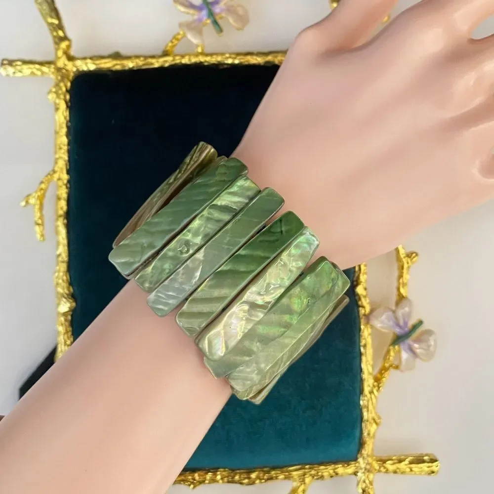 Vintage Rare Natural Shell Green Mother of Pearl Stretch Bracelet